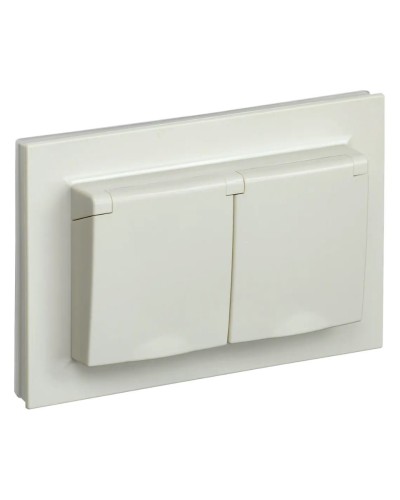 Розетка 2-местная с з/к РСбш12-3-44-БрКр бежевый BRITE (BR-R26-16-44-K10-F). Розетка с заземлением с защитными шторками и крышкой в сборе. IEK в Томске